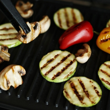 Fűszeres cukkini grillen sütve